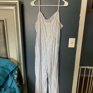 Old Navy romper with pockets